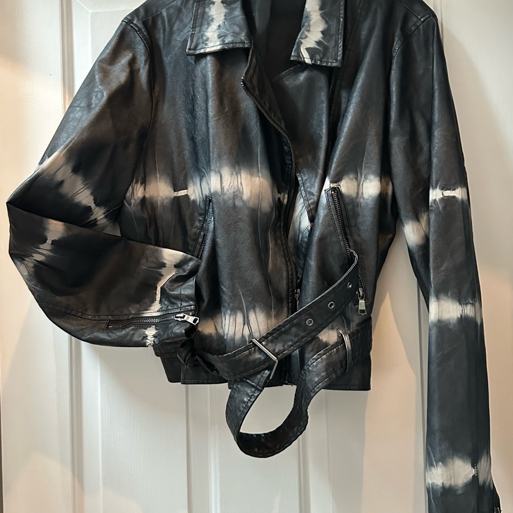 Rock & Republic Black and White Leather Jacket with Zipper